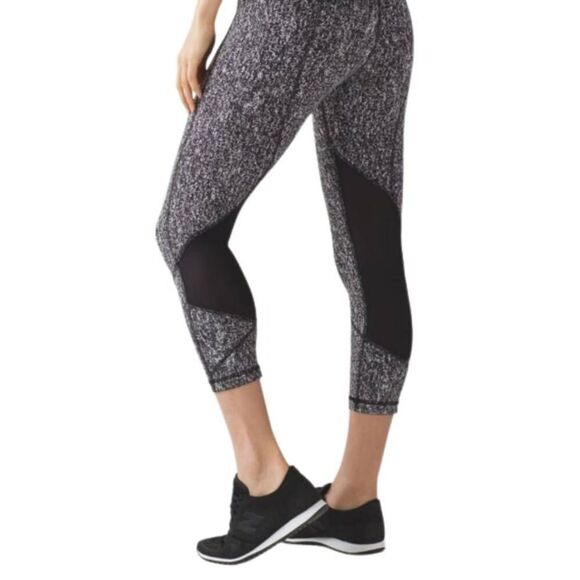 LULULEMON ATHLETICA Pace Rival Crop 19' Power Luxtreme Suites Jacquard Black/Whi - Picture 1 of 4